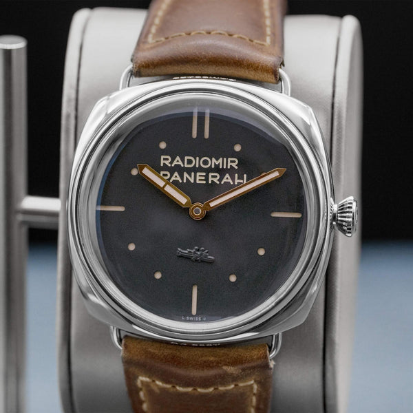 Slight angled view showing crown on Panerai Radiomir 3 Days 47mm PAM00425