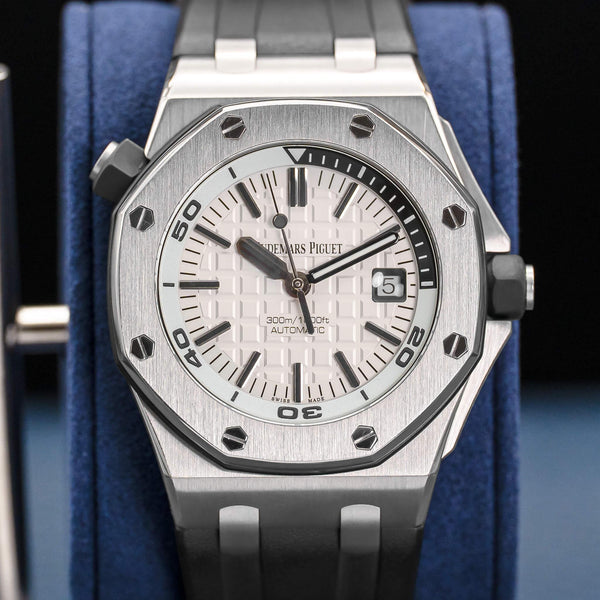 Audemars Piguet Royal Oak Offshore Diver 15710ST 42mm Box & Papers