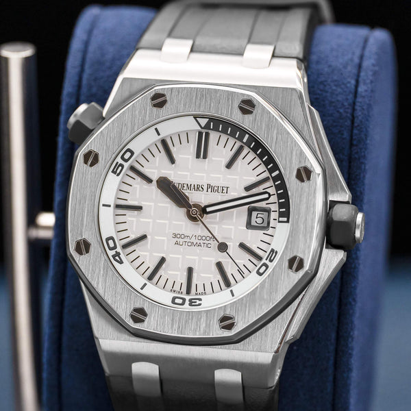Audemars Piguet Royal Oak Offshore Diver 15710ST 42mm Box & Papers