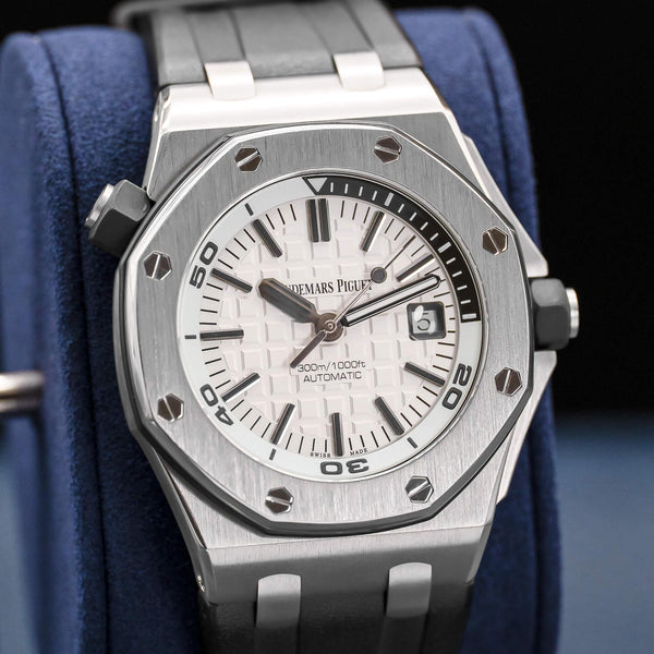 Audemars Piguet Royal Oak Offshore Diver 15710ST 42mm Box & Papers