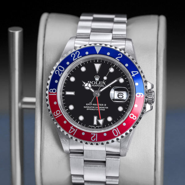 Slight angled view showing crown on Rolex GMT Master II 16710 “Pepsi” 