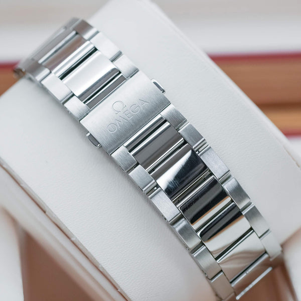 Omega Seamaster Aqua Terra Blue Teak Dial strap and buckle detail
