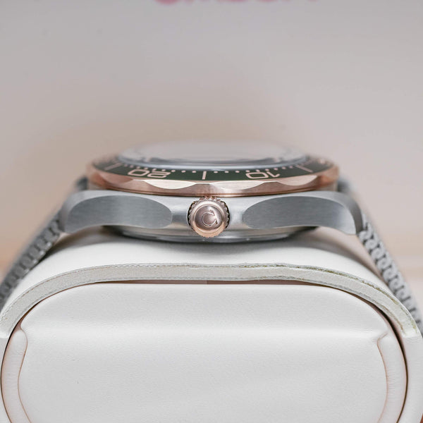 Omega Seamaster Diver Bronze-Gold 42mm 2025 Box & Papers