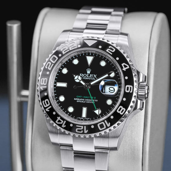 Close-up opposing view of Rolex GMT-Master II 116710LN Green Arrow 