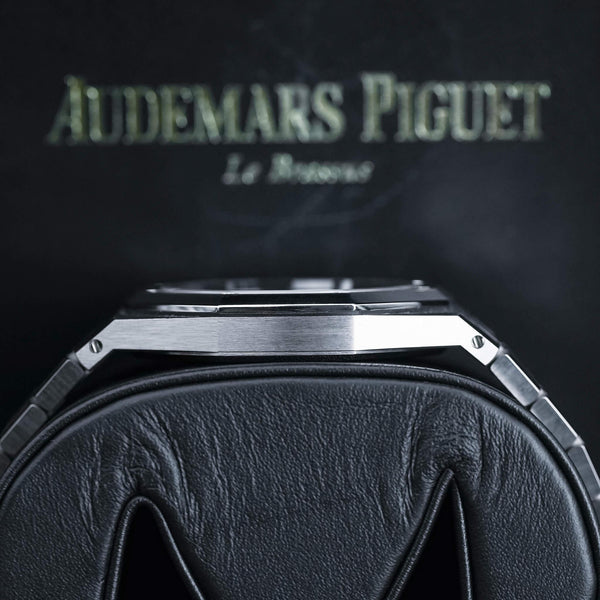 Opposite side view of Audemars Piguet Royal Oak 15202IP "Jumbo" Extra Thin Blue