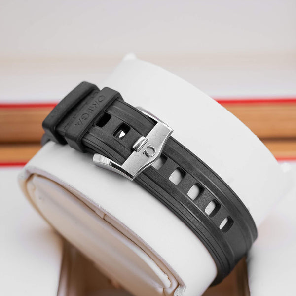 Omega Seamaster Diver 300M Black Dial Sedna Gold strap and buckle detail