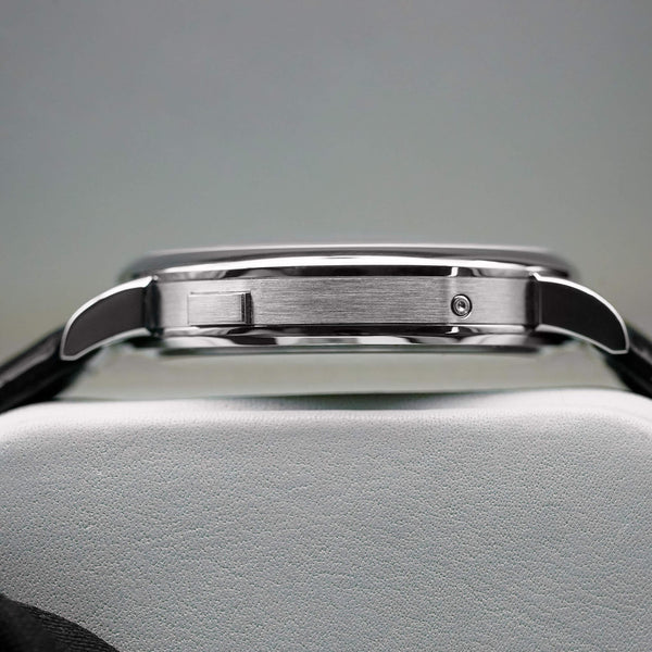 Side profile of  A. Lange & Sohne Grand Lange 1 139.025 Platinum 