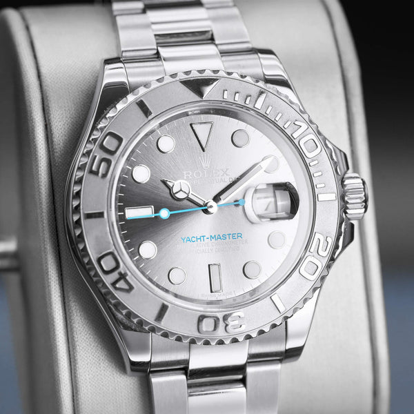 Angled view with reflection of Rolex Yacht-Master 116622 Rhodium Dial