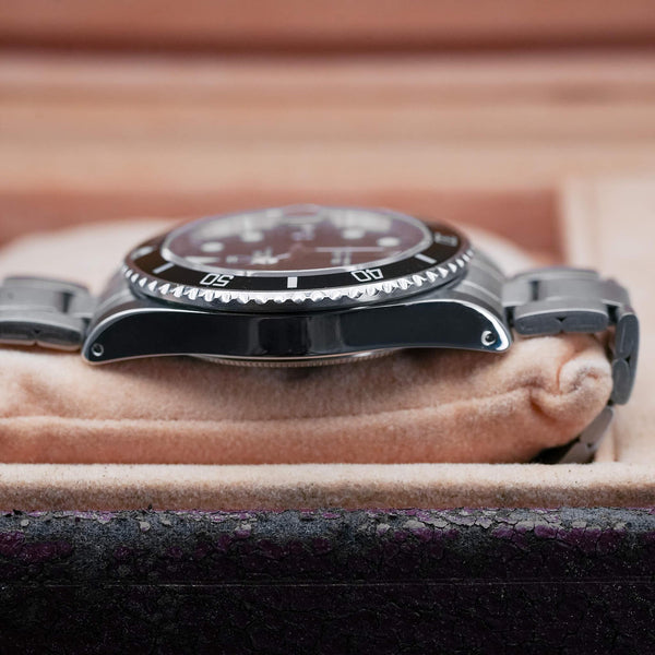 Opposite side view of Tudor Submariner 75090 Black Dial 