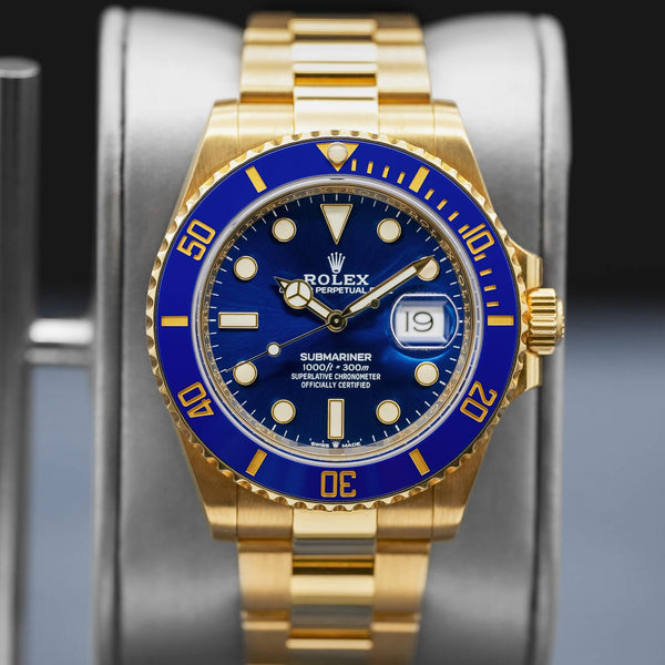 Central view of Rolex Submariner "Bluesy" 126618LB Yellow Gold 