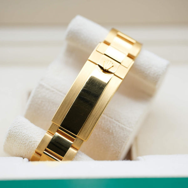 Rolex Submariner "Bluesy" 126618LB Yellow Gold strap and buckle detail