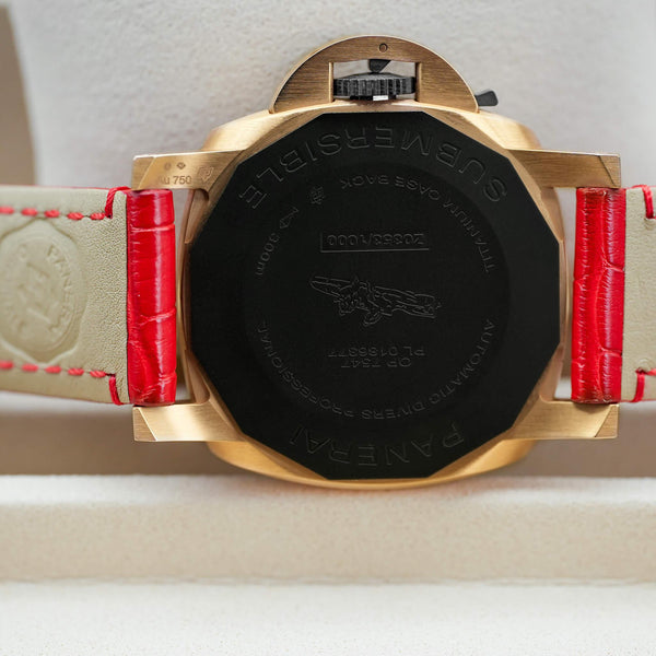 Caseback of Panerai Submersible QuarantaQuattro Goldtech Orocarbo PAM02070