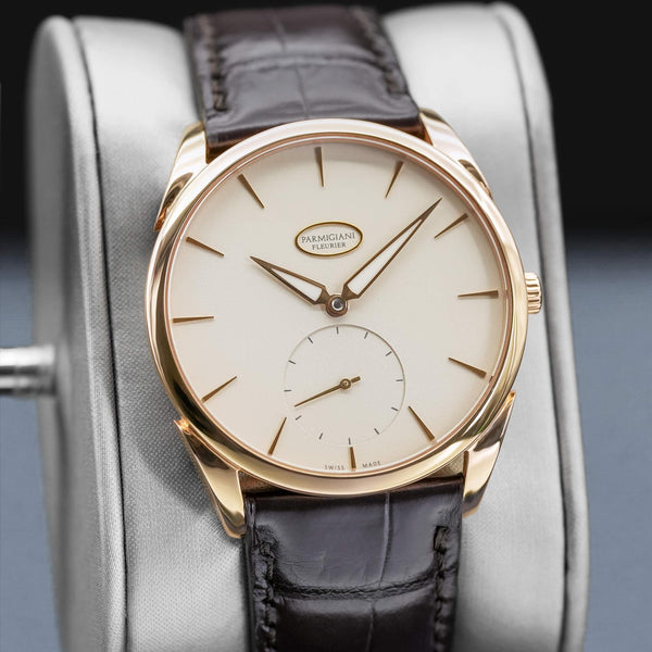 Slight angled view of Parmigiani Fleurier Tonda 1950 Rose Gold White Dial