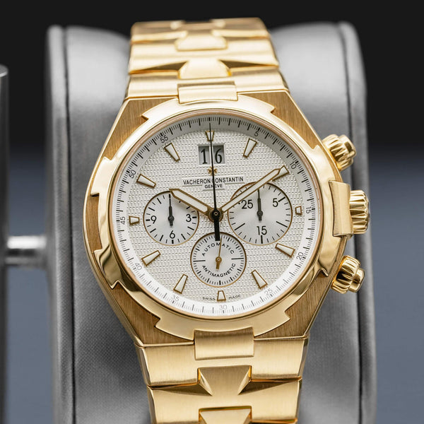 Central view of Vacheron Constantin Overseas 49150 Yellow Gold White Dial 