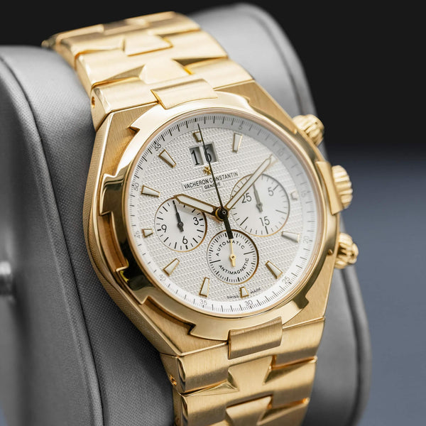 Angled view with reflection of Vacheron Constantin Overseas 49150 Yellow Gold White Dial