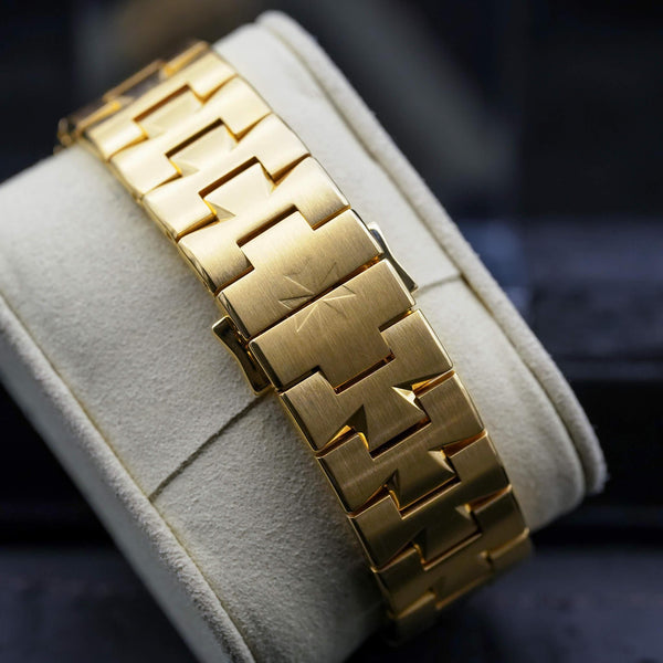 Vacheron Constantin Overseas 49150 Yellow Gold White Dial strap and buckle detail