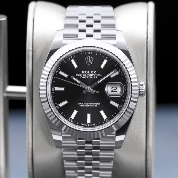 Central view of Rolex Datejust 126334 Black Dial