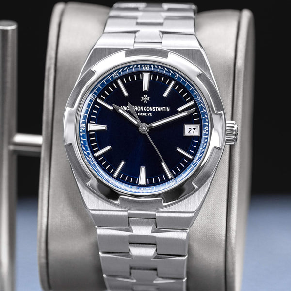 Close-up opposing view of Vacheron Constantin Overseas 4500V Blue Dial