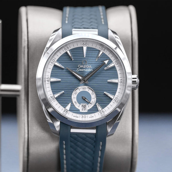 Central view of Omega Seamaster Aqua Terra Blue Dial