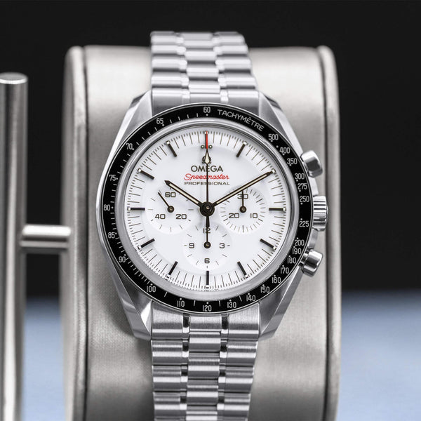 Central view of Omega Speedmaster Professional Moonwatch "Sapphire Sandwich" 2026 