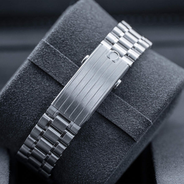 Omega Speedmaster Professional Moonwatch "Sapphire Sandwich" 2026 strap and buckle detail