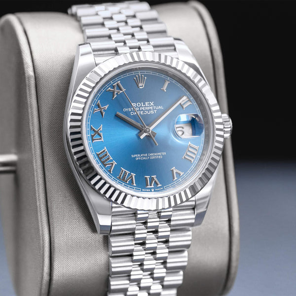 Angled view with reflection of Rolex Datejust 126334 Blue Azurro Dial