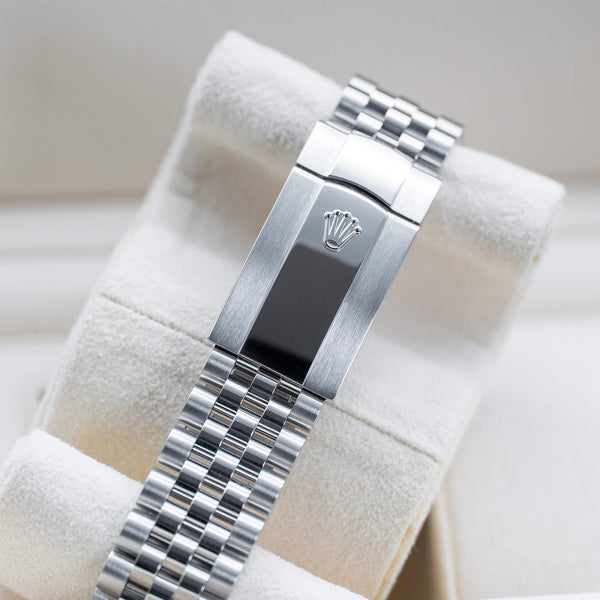 Rolex Datejust 126334 Blue Azurro Dial strap and buckle detail