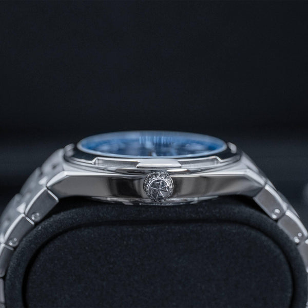 Opposite side view of Vacheron Constantin Overseas 4500V Blue Dial