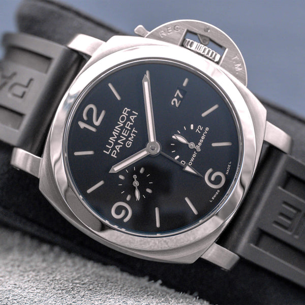 Further front view of Panerai Luminor Marina PAM00321 Black Dial 44mm 2018