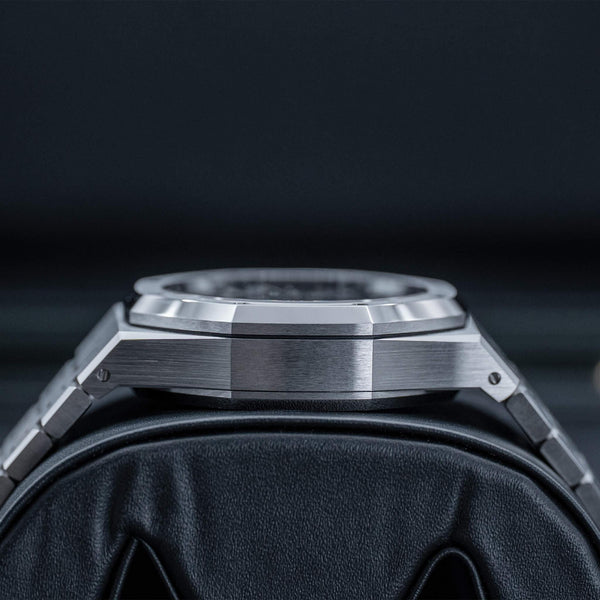 Side profile of  Audemars Piguet Royal Oak Chronograph 26240ST Blue Dial