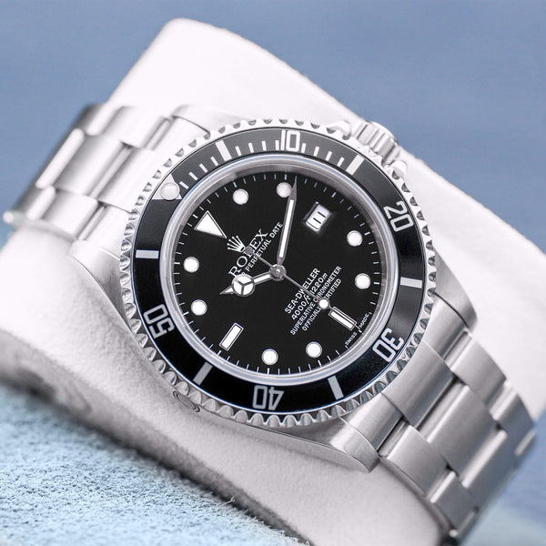 Further front view of Rolex Sea-Dweller 16600 Black Dial 