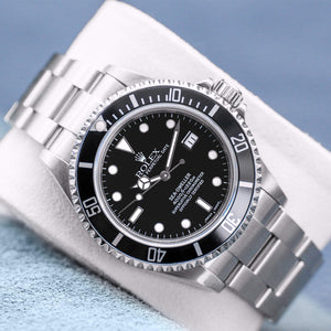 Front view of Rolex Sea-Dweller 16600 Black Dial 40mm 2003 