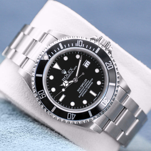 Front view of Rolex Sea-Dweller 16600 Black Dial 40mm 2003 
