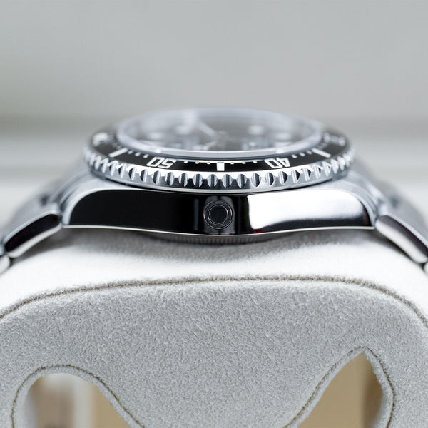 Side profile of Rolex Sea-Dweller SD4K 116600 