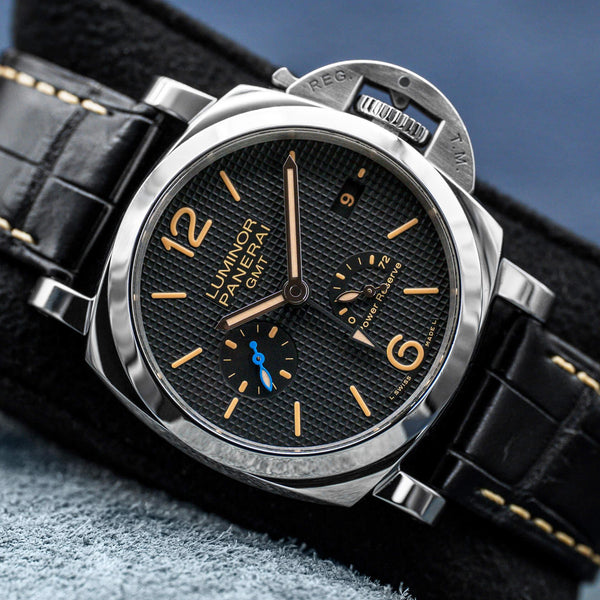 Front view of Panerai Luminor 1950 3 Days GMT PAM01537 Black Dial