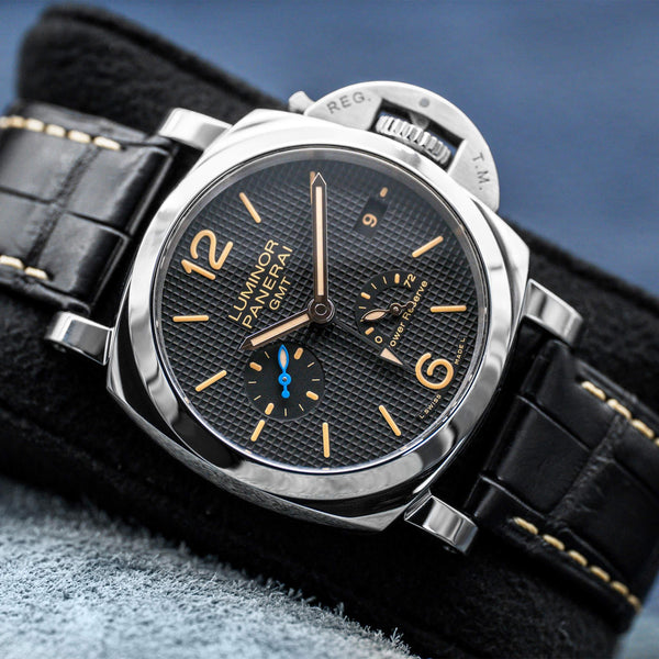 Front view of Panerai Luminor 1950 3 Days GMT PAM01537 Black Dial
