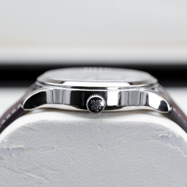 Opposite side view of Patek Philippe Calatrava Travel Time 5524G Blue Dial