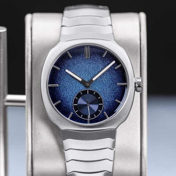 Central view of H.Moser & Cie Streamliner Blue Enamel 6500-1200