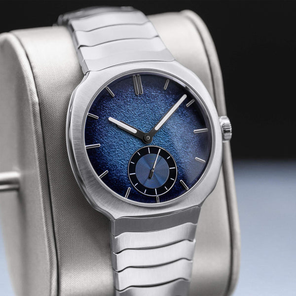Angled view with reflection of H.Moser & Cie Streamliner Blue Enamel 6500-1200 