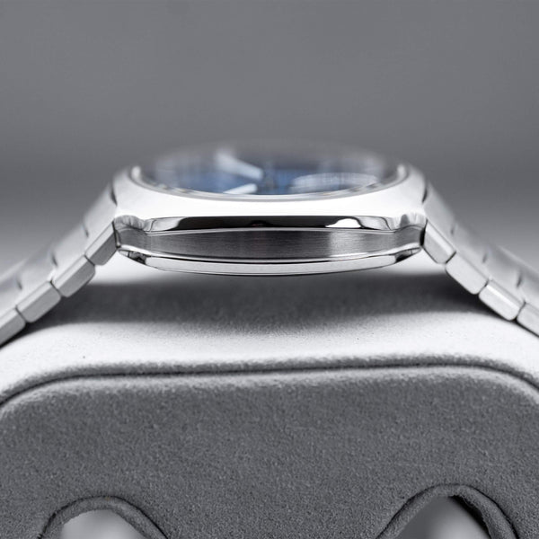 Side profile of H.Moser & Cie Streamliner Blue Enamel 6500-1200