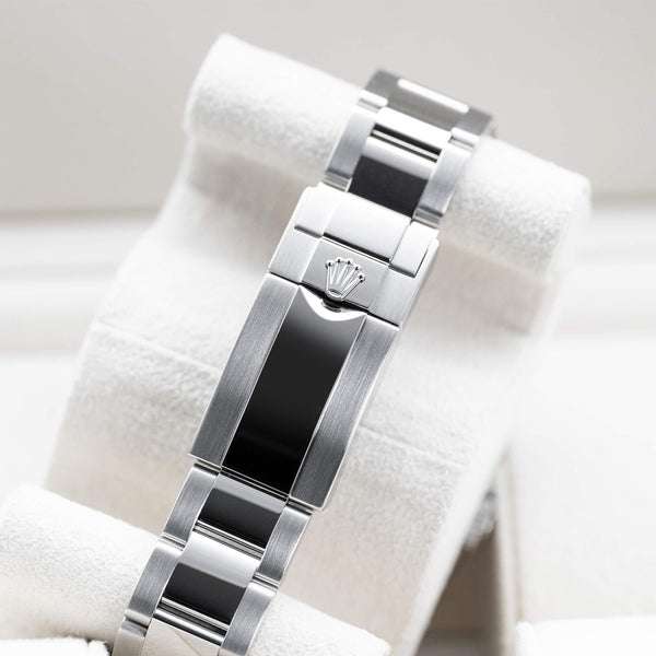 Rolex Yacht-Master II 116680 White Dial strap and buckle detail