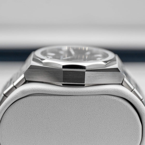 Side profile of Zenith Defy Skyline Black Dial 