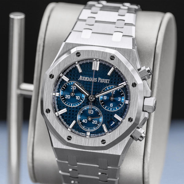 Close-up opposing view of Audemars Piguet Royal Oak Chrono 26240ST Blue Dial