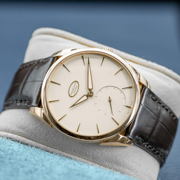 Front view of Parmigiani Fleurier Tonda 1950 Rose Gold White Dial