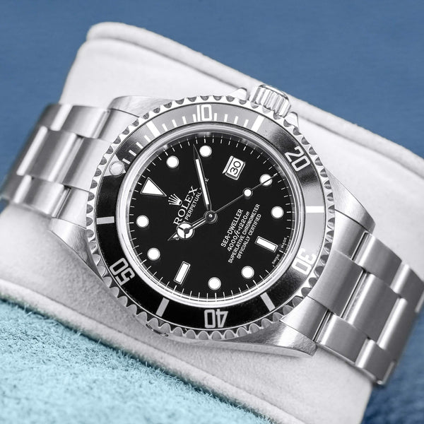 Front view of Rolex Sea-Dweller 16600 Black Dial