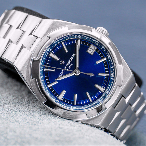 Front view of Vacheron Constantin Overseas 4500V Blue Dial 41mm 2019