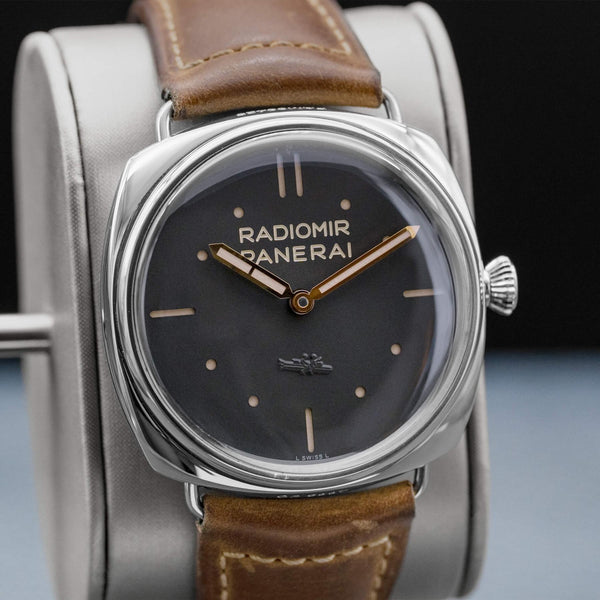 Close-up angled view of Panerai Radiomir 3 Days 47mm PAM00425