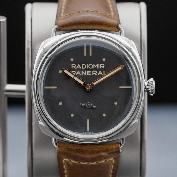 Central view of Panerai Radiomir 3 Days 47mm PAM00425